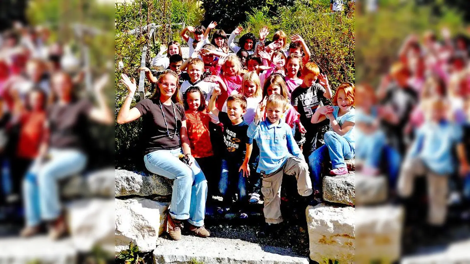 Die erste Ganztagsklasse mit ihrer Klassenlehrerin Tina Hintze.  (Foto: MO)