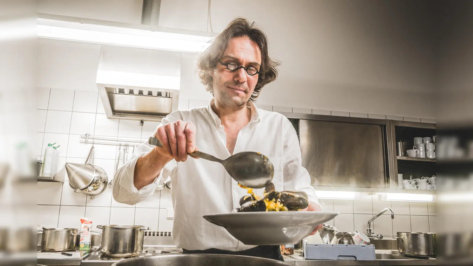 40 Jahre Glockenbachwerkstatt: Seit 17 Jahren veranstaltet und kocht dort Guido Berg „Fish’n Blues“. (Foto: © MUCBOOK Anna-Elena Knerich)