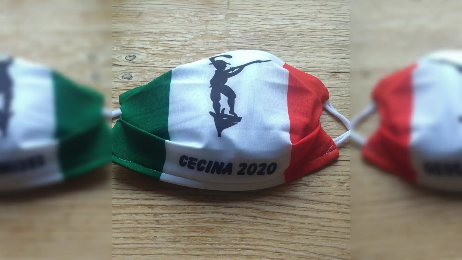 Geschenk an den Verein zur Förderung der Partnerschaft Cecina-Gilching e.V.: Mund-Nasenschutz aus der Gemeinde Cecina (Toskana). (Foto: Verein zur Förderung der Partnerschaft Cecina - Gilching e.V.)