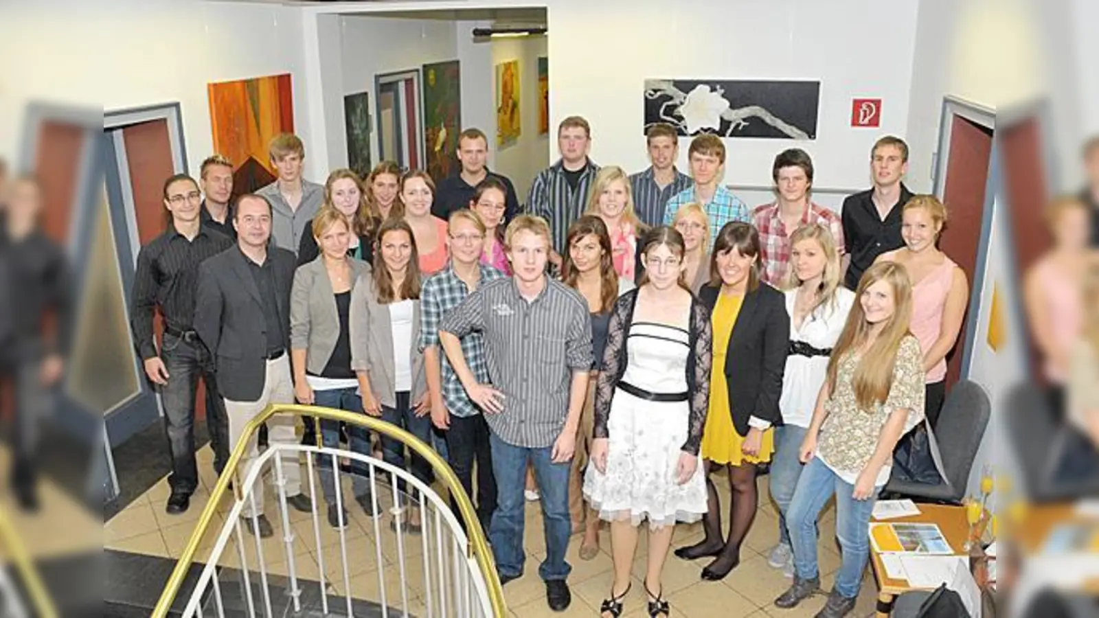 Die erfolgreichsten Schüler aus Dorfen wurden von Bürgermeister Grundner geehrt, leider kam nur die Hälfte der Eingeladenen.  (Foto: Stadt Dorfen)