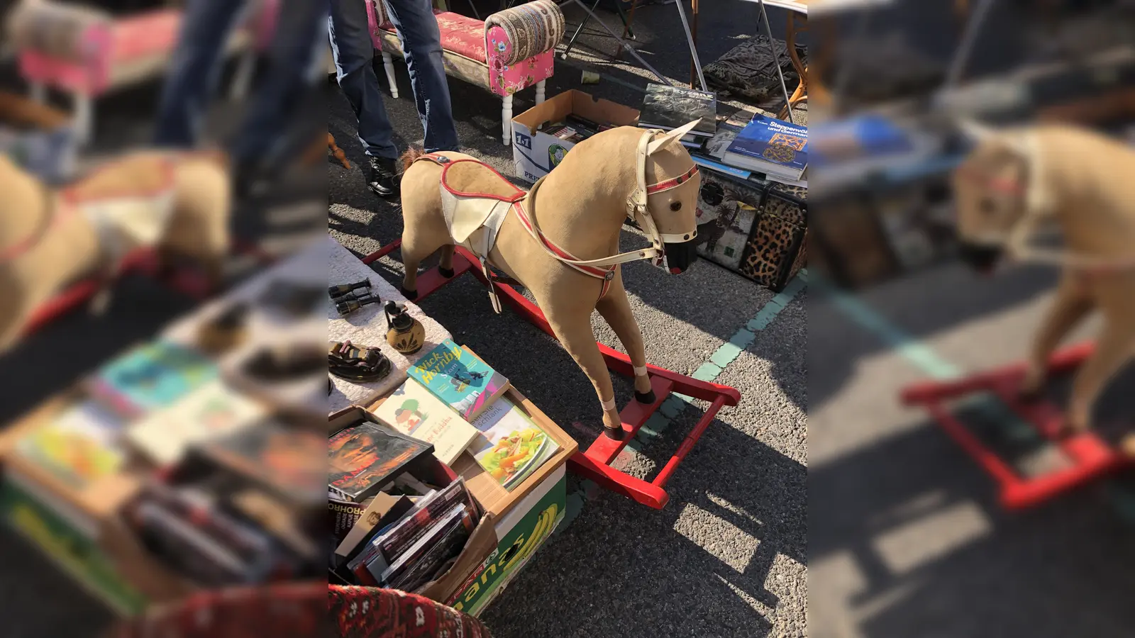 Beim Spätaufsteher-Flohmarkt in Poing kann man alte und neue Schätze entdecken.  (Foto: hw)