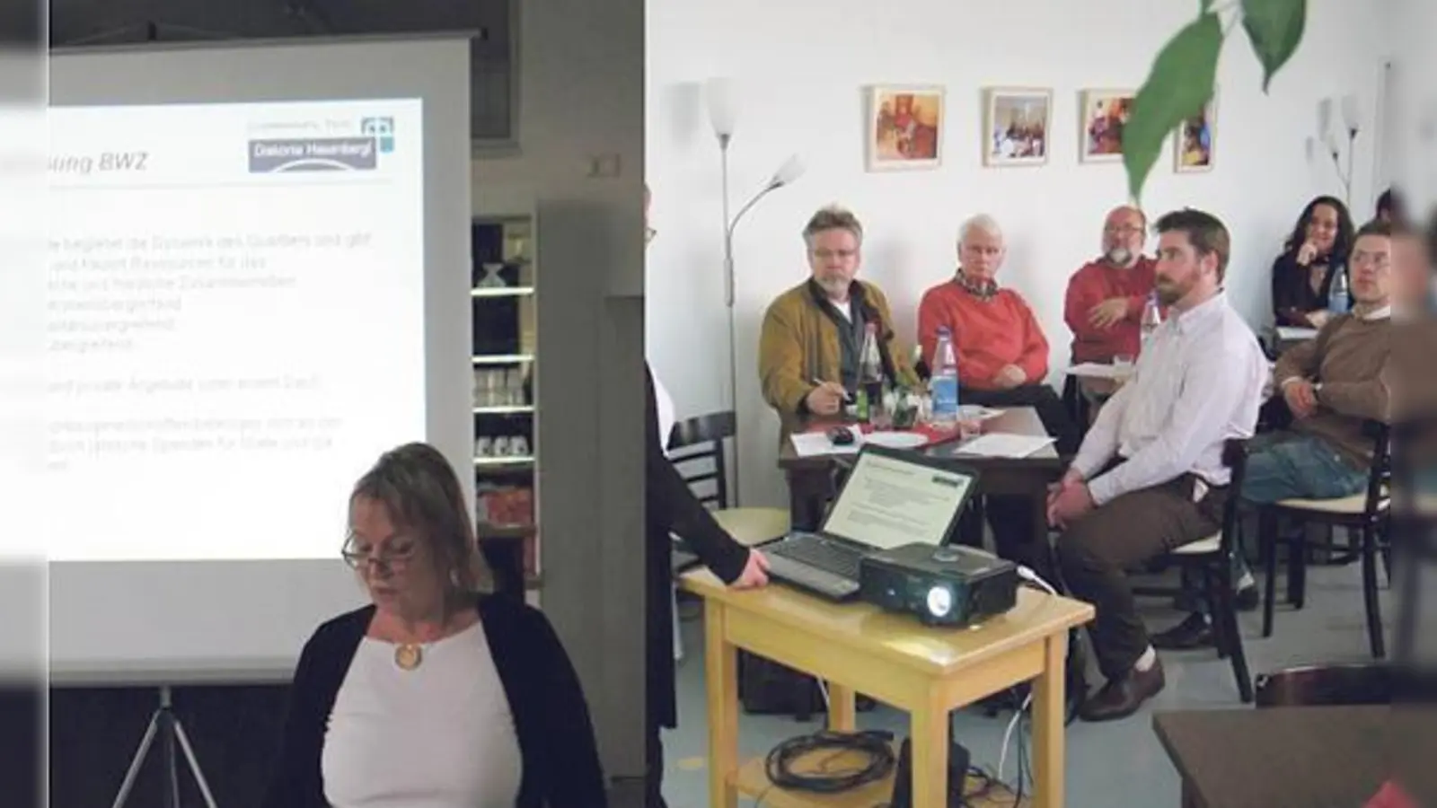 Eva Grundner, Vorstand der Diakonie Hasenbergl bei ihrem Vortrag über die Wichtigkeit sozialer Projekte.  (Foto: Privat)