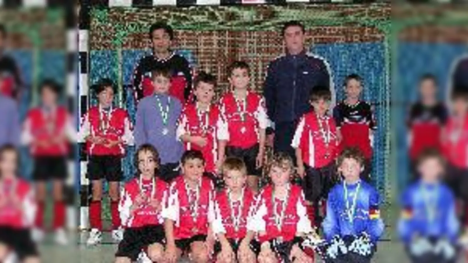 Die müden Krieger des FC Olympia Moosach waren mit dem zweiten Platz sehr zufrieden.	  (Foto: Verein)