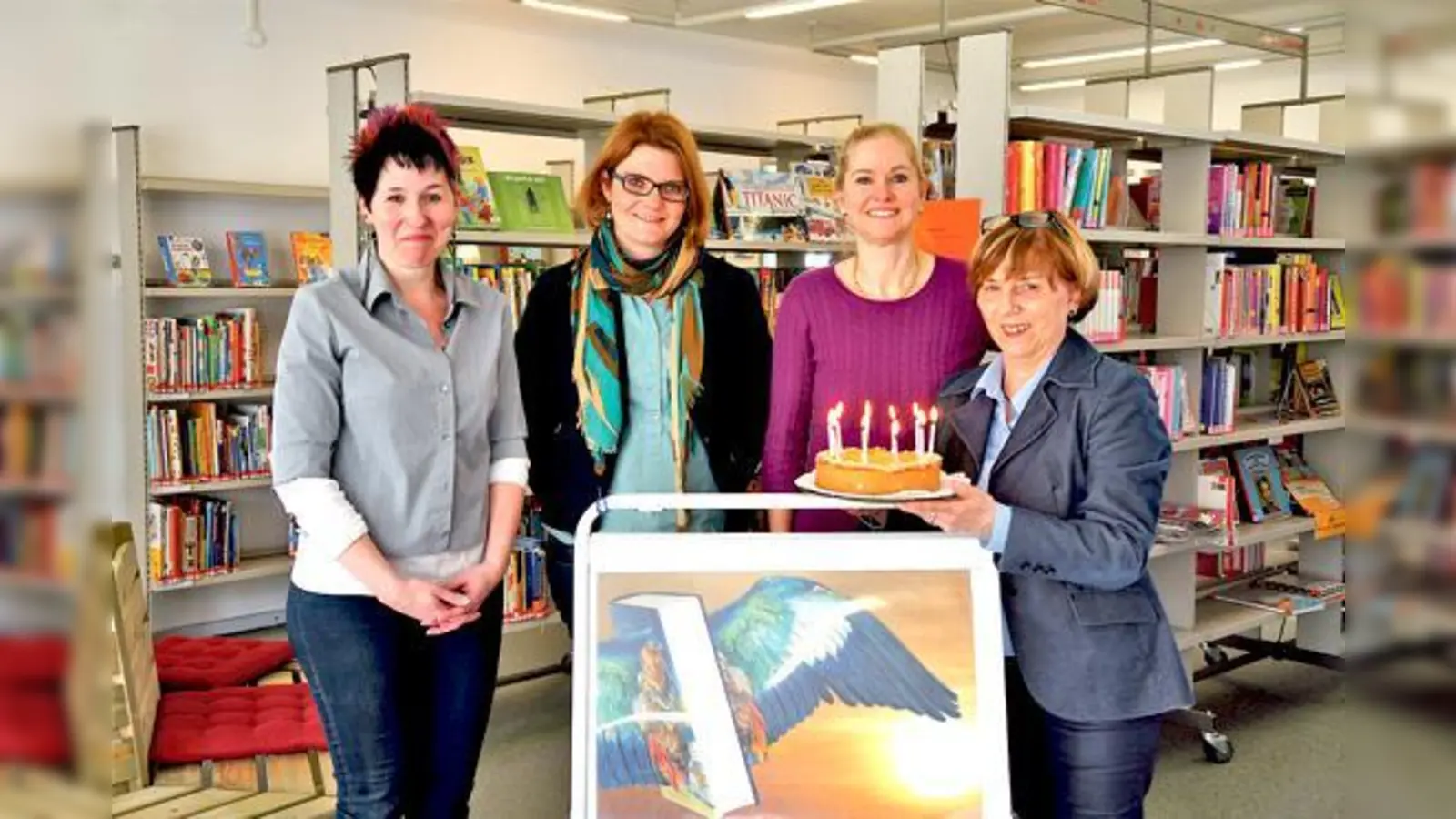 Das Unterhachinger »Literarische Quartett« Tanja Keller, Andrea Marsch (vhs), Ursula Maier-Eichhorn und Christine Helming (v. l.) feiern den zehnten Geburtstag der Unterhachinger Lesenacht am 3. Mai. 	 (Foto: Woschée)