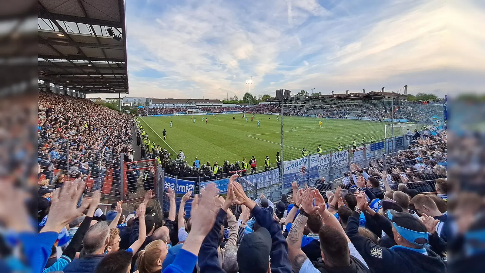 Volles Haus: Löwenfans in Unterhaching. (Foto: M. Forster)