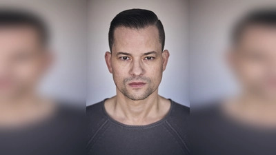 Vincent Kliesch stellt seinen neuesten Krimi in Dachau vor. (Foto: Marcus Höhn)