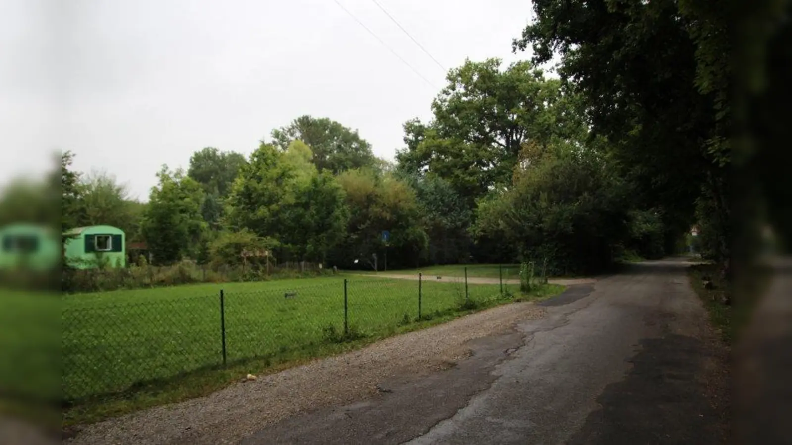 Der Bezirksausschuss Allach-Untermenzing (BA 23) hat vorgeschlagen, die Waldhornstraße auf Höhe des Kindergartens „Waldleben” für Pkw zu sperren. (Foto: sb)