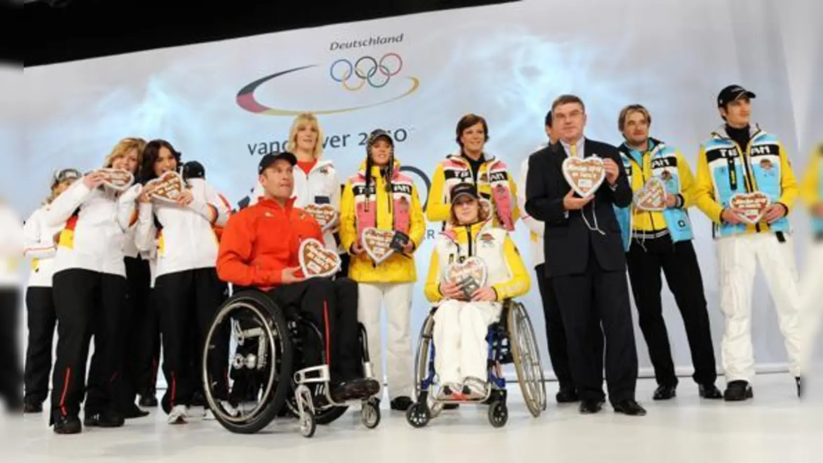 Einkleidung der deutschen Mannschaft für Vancouver 2010  Das Top-Team mit München 2018 im Herz'n.  (Foto: © Picture Alliance)