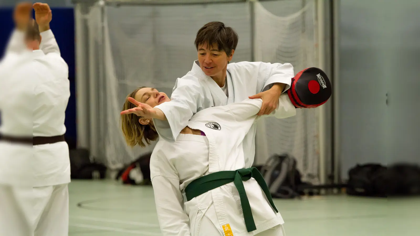 Ian Abernethy, 7. Dan, war beim TSV Grünwald zu Gast, um dort eine Fortbildung in der Karate-Abteilung zu halten. Die Resonanz war überwältigend. (Foto: Christian Killer)