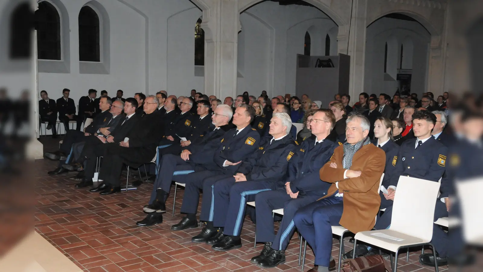Gut gefüllt waren die Reihen beim traditionellen Polizeigottesdienst in der St. Markus-Kirche. Schutzpatron der Polizei ist der Heilige Sebastian.  (F.: Foto-Agentur München, Peter Hornung)