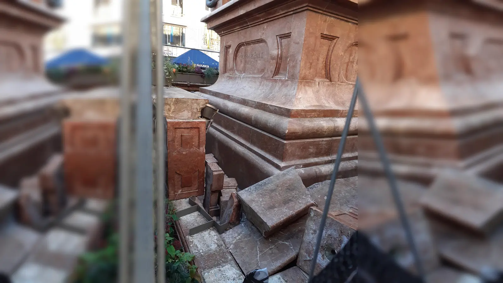 Im Januar war die Balustrade der Mariensäule durch einen Gabelstapler schwer beschädigt worden.  (Foto: mha)