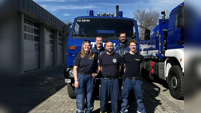 Die fünf neuen Ladekranführer im Ortsverband Freising: Carina Wüst, Jonas Podlinski, Florian Wildmoser, Christoph Rüthing und Simon Kilian (v. l.). (Foto: THW)