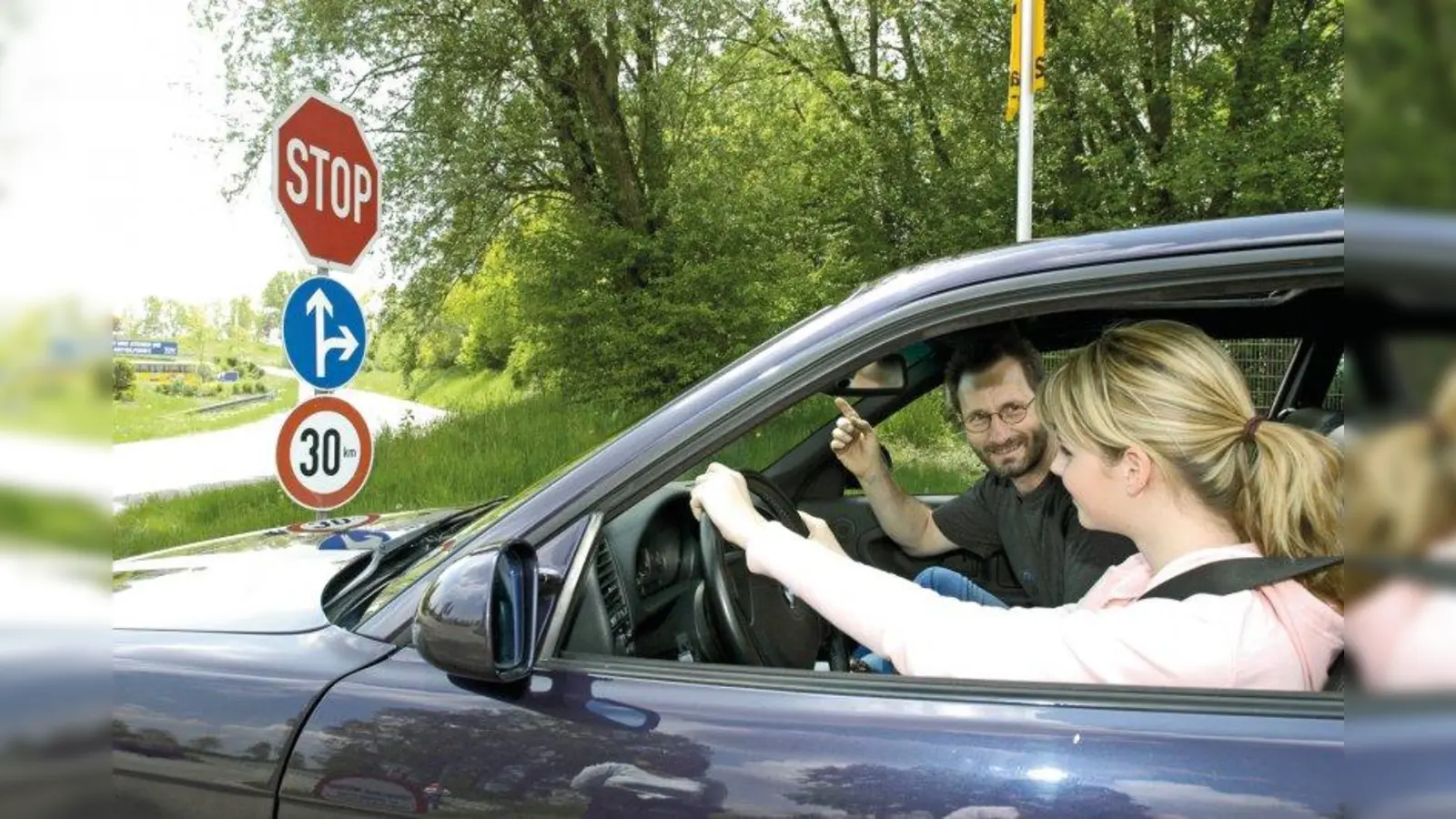 Erst für den Führerschein üben und dann beim Junge-Fahrer-Training den Fahrspaß steigern. (Foto: ADAC)