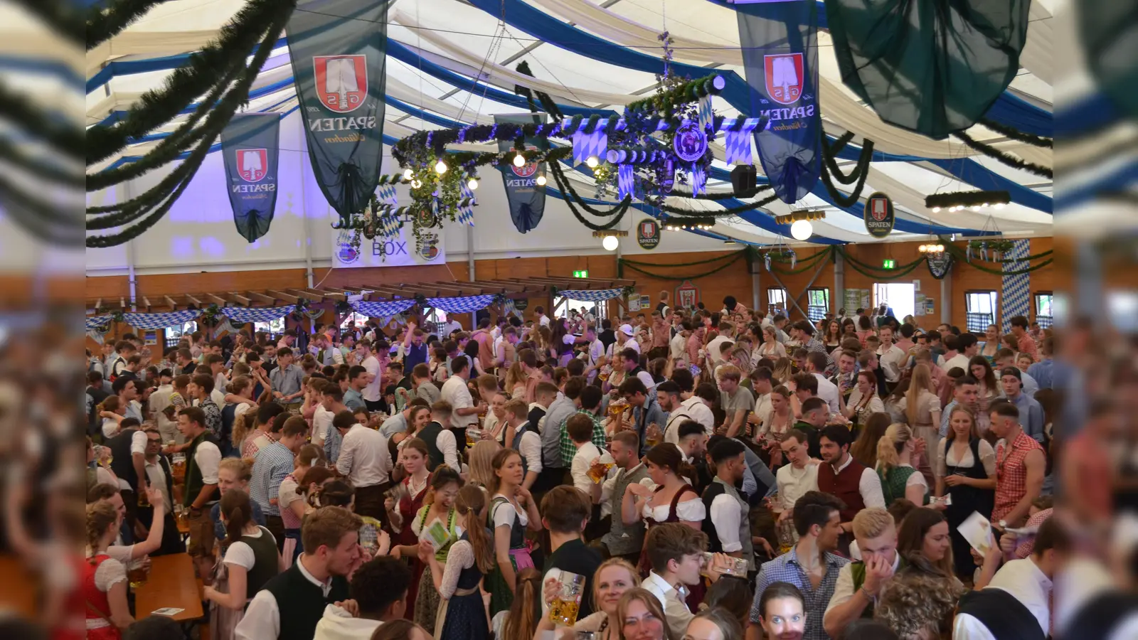 Zum Start in den Mai wird gefeiert - unter anderem bei der Truderinger Festwoche. (Foto: Truderinger Buam Festring e.V.)