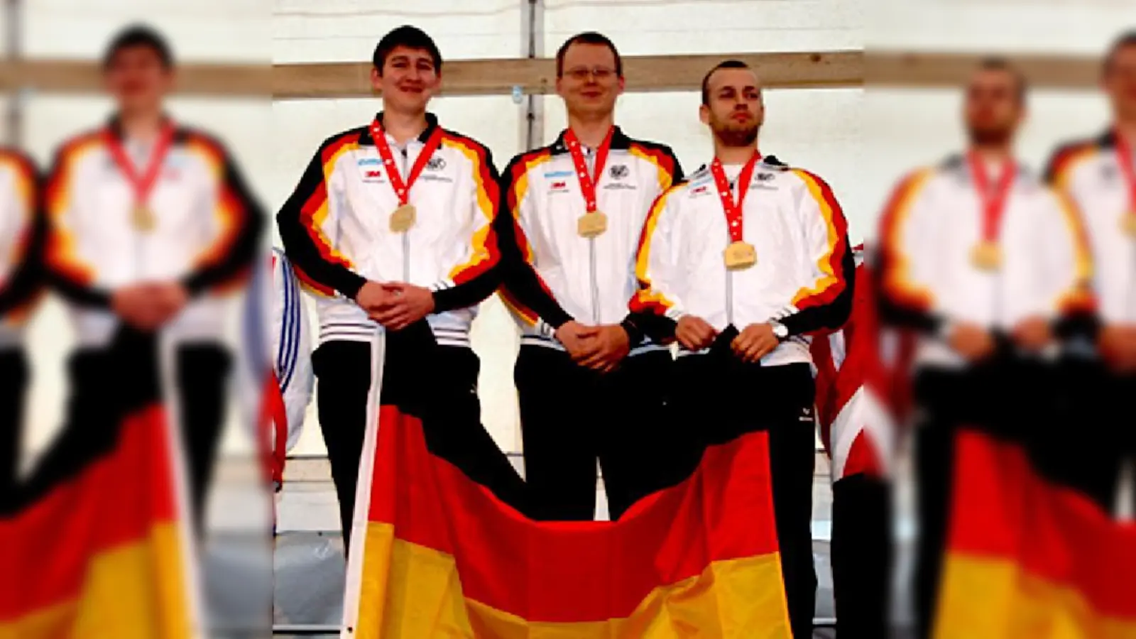 Alexander Straßer (1. von links) freut sich über den Mannschaftserfolg der Schützen.	 (Foto: VA)