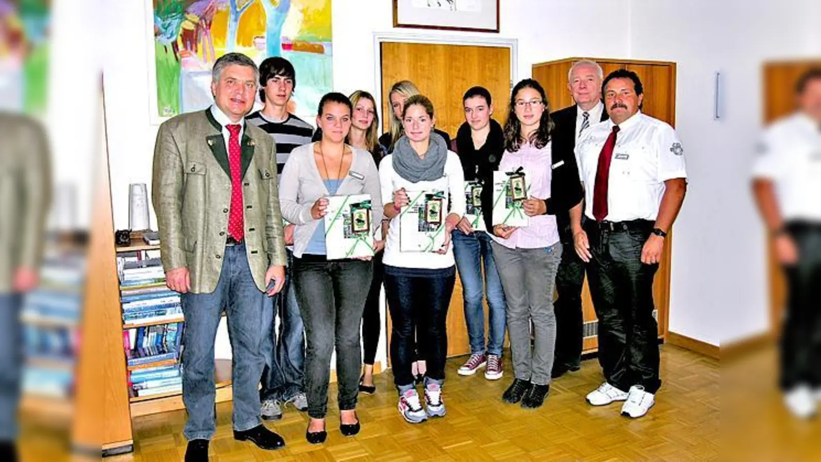 Landrat Gottlieb Fauth begrüßte die neuen Azubis und gratulierte drei frisch gebackenen Verwaltungsfachangestellten. 	 (Foto: LRA)