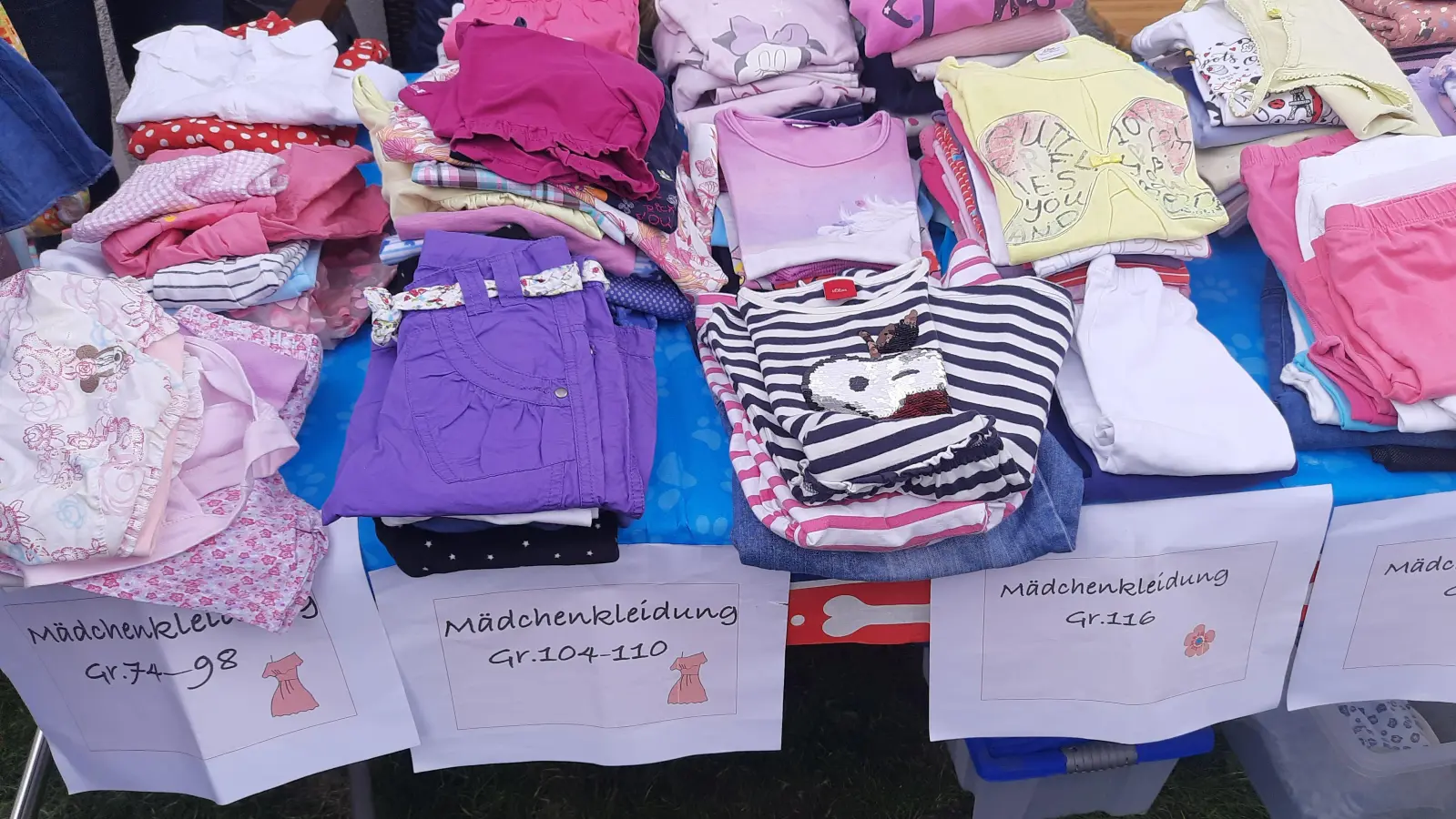 Verkauft wird alles rund ums Kind, von Kleidung über Spielzeug bis zu Sportausrüstung. (Foto: VA)