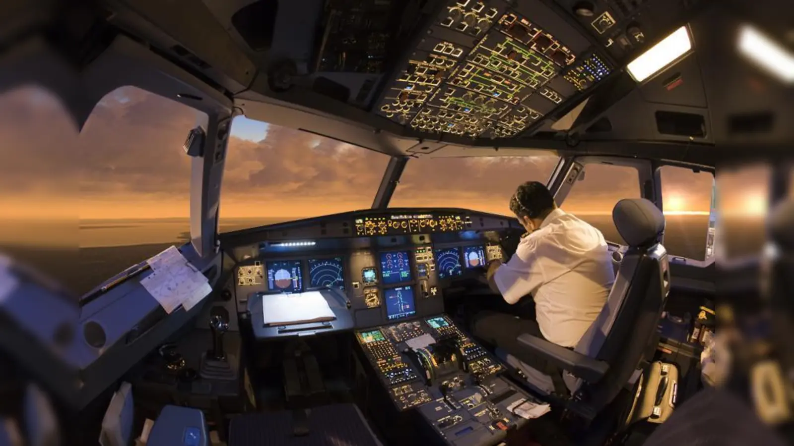 Im Flugsimulator vom Typ Airbus A 320  fühlt man sich wie ein echter Pilot über den Wolken. (Foto: pi)