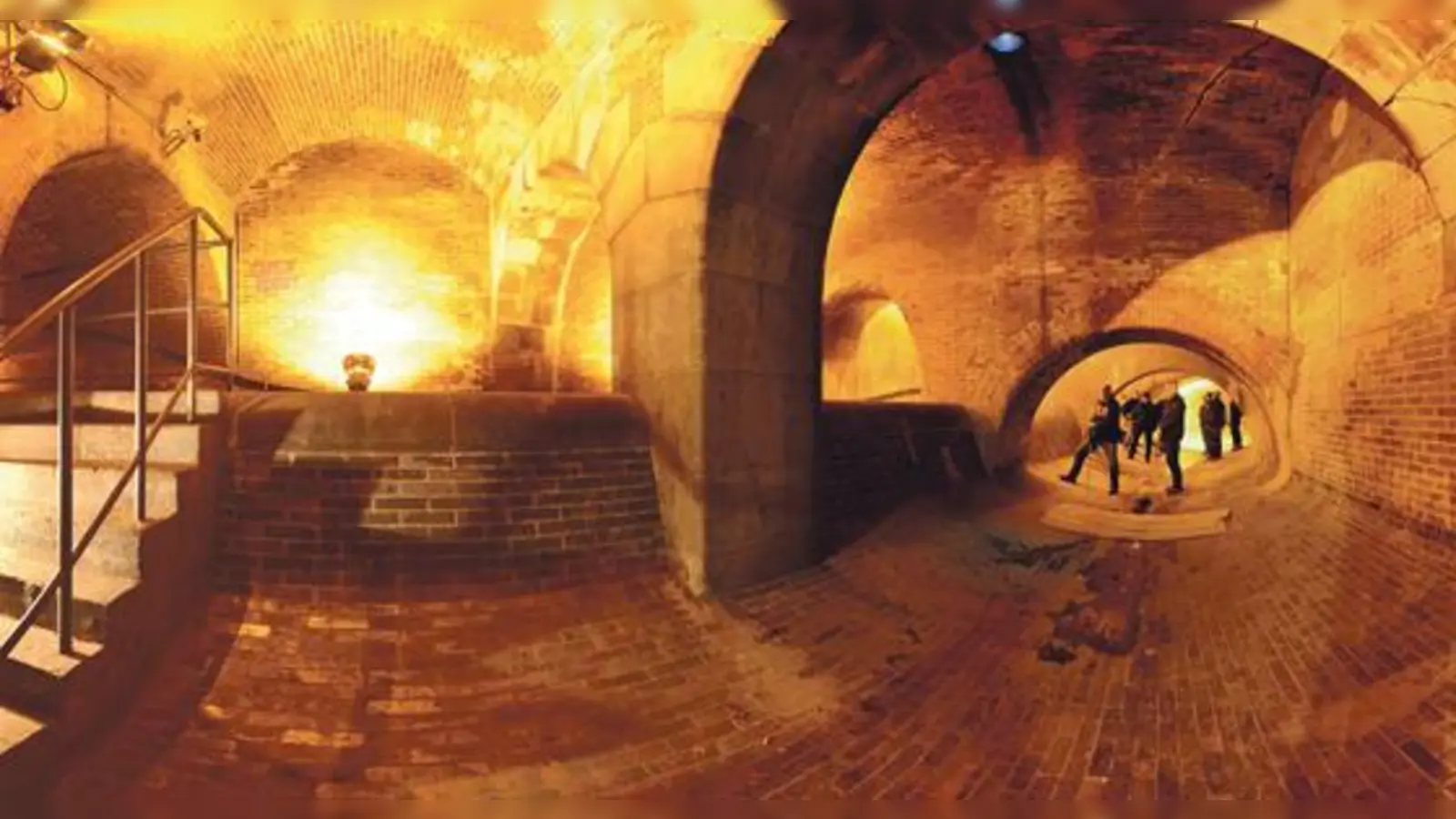 Die Führung durch das Münchner Kanalsystem  was genauso lang ist wie das Straßennetz  eröffnet seltene Einblicke.	 (Foto: Münchner Stadtentwässerung)