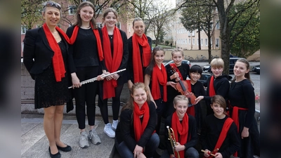 Das Kinder- und Jugendorchester der Kirchengemeinde Immanuel-Nazareth sorgt für festliche Musik. (Foto: VA)