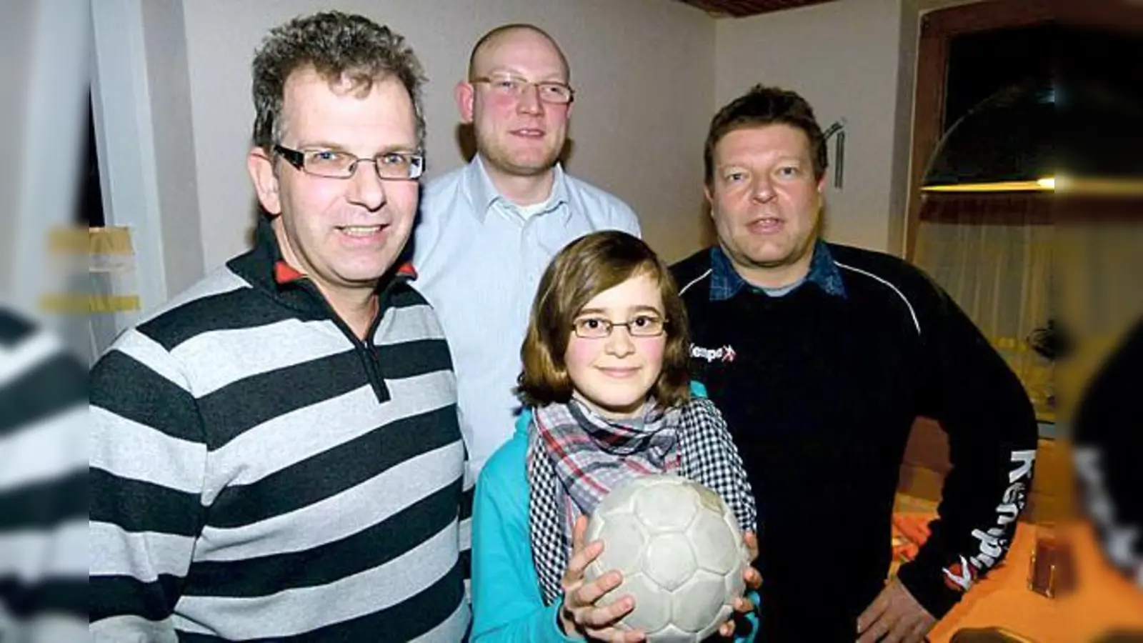 Tim Blankenburg, Nicolas Oberdieck, Frank Bandle mit Sabrina Schuster (v. l.).   (Foto: bb)