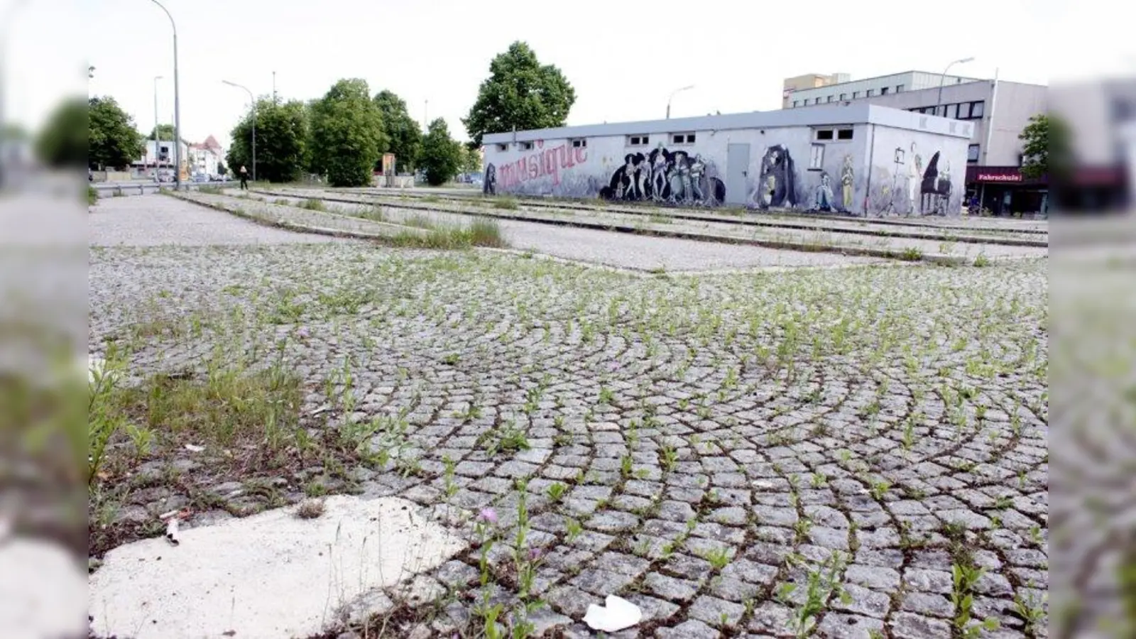 Der Ratzingerplatz blüht bisher nicht gerade in Schönheit - ein Bebauungsplan soll das ändern. (Foto: job)