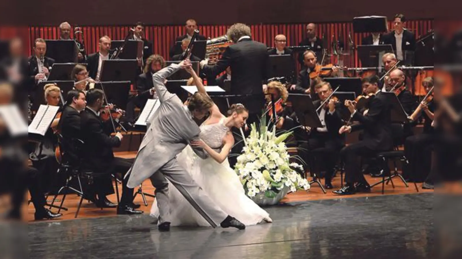 Die K&amp;K Philharmoniker und das K&amp;K Ballett	 (Foto: ©DaCapo/K. Kendlinger)