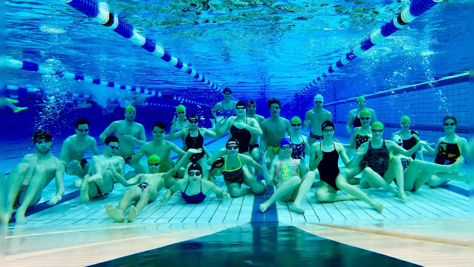Die Vaterstettener Leistungsschwimmer im vertrauten Terrain. (Foto: Karin Seyfert )