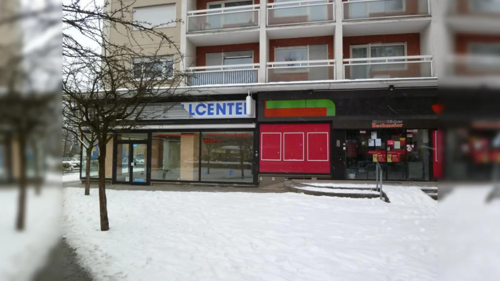 Die Ladenzeile an der Agnes-Bernauer-Straße/ Fürstenrieder Straße steht leer. Damit gibt es nun keinen fußläufig zu ereichenden Supermarkt mehr für die Anwohner nördlich der Agnes-Bernauer-Straße. (Foto: BK)