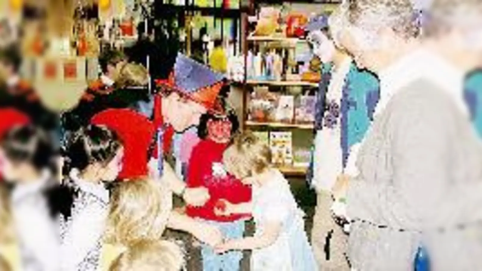 Auch für kleine Besucher war Theater geboten: Zum Jubiläum gabs in der Stadtbibliothek Moosach auch »Eine Geburtstagstorte für eine Katze«.	  (Foto: VA)