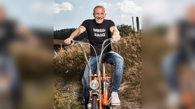 Tanzt den „Limbo of Life”: Michl Müller. (Foto: Thomas Pfeiffer)