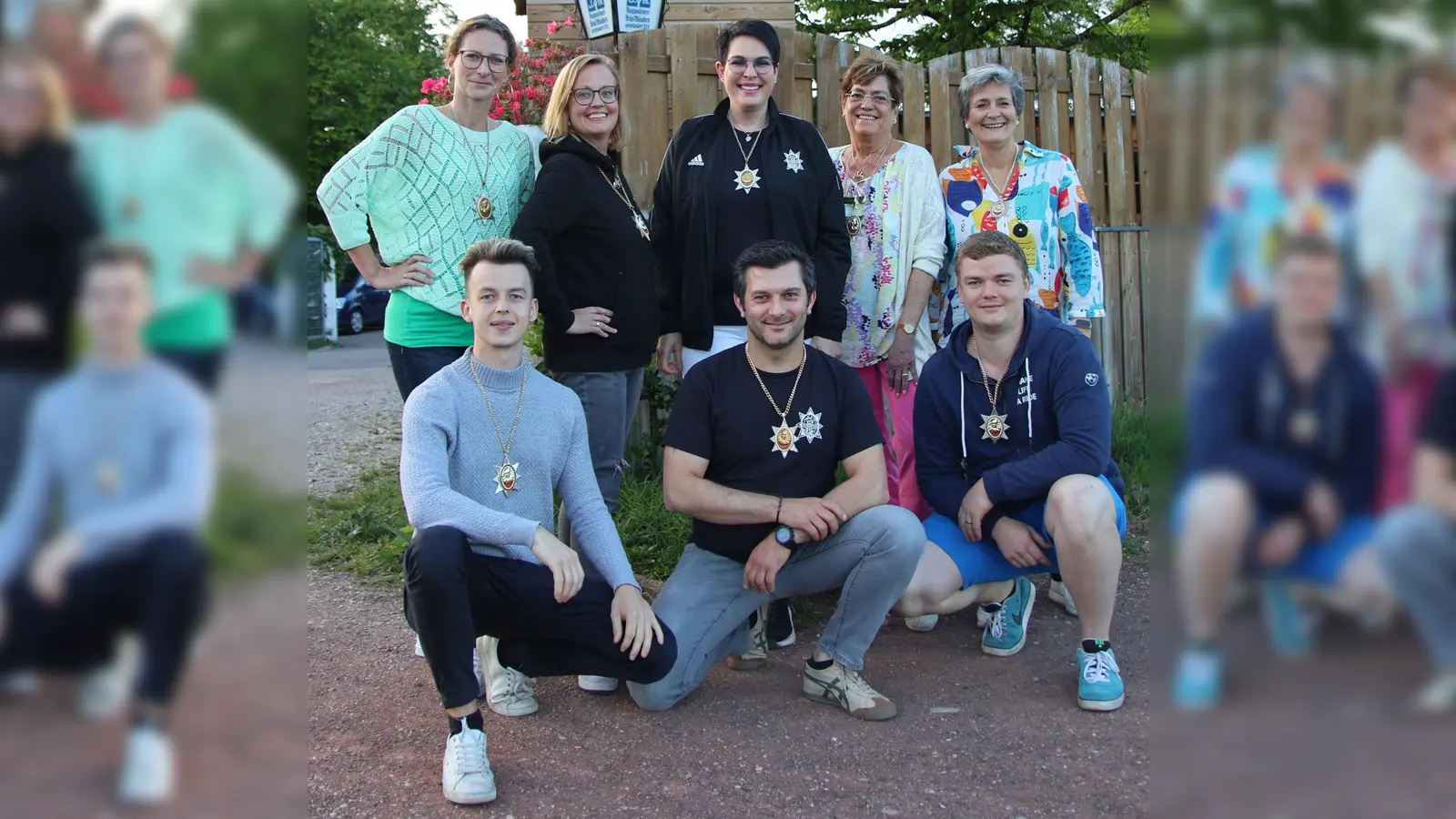 Das neue Präsidium der Würmesia: v.l. Katrin Kagerer, Daniela Breitenberger, Elisabeth Proyer, Elli Leckert, und Birgit Fuchs-Laine. Davor die drei Beisitzer Lukas Schreppel, Andreas Kübler und Sebastian Serve.  (Foto: Würmesia)
