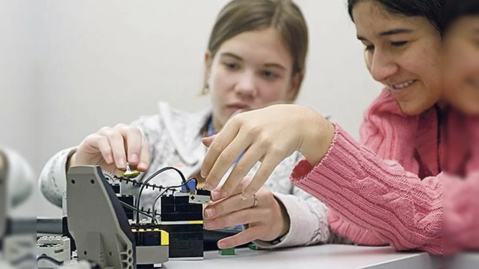 Selbstständig und lösungsorientiert arbeiten, lernen Schüler beim TheoPrax-Modell.  (Foto: Ulrike Schulz/TUM)