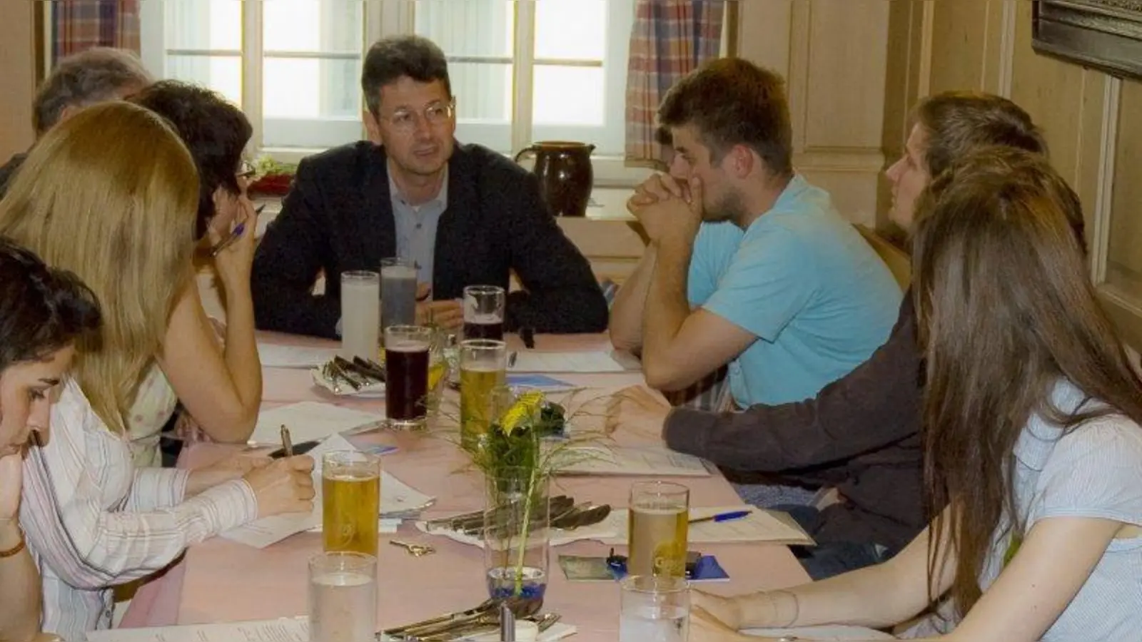 MdL Michael Piazolo im Gespräch mit den Bürgern. (Foto: FW)