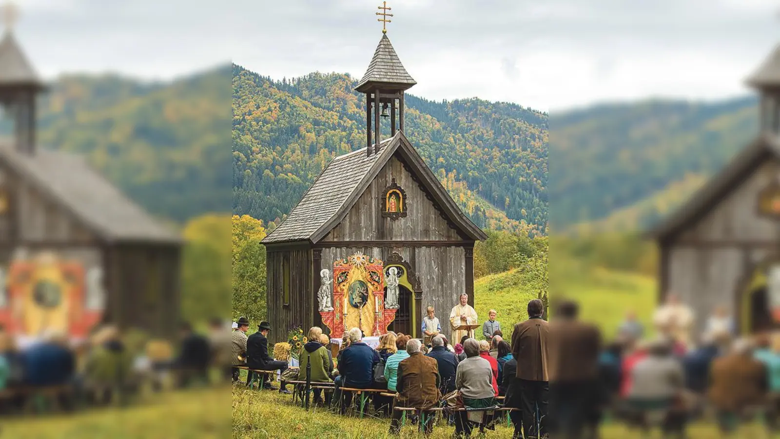 Altar unter freiem Himmel bei der Feldmesse.	 (Foto: Markus Wasmeier)