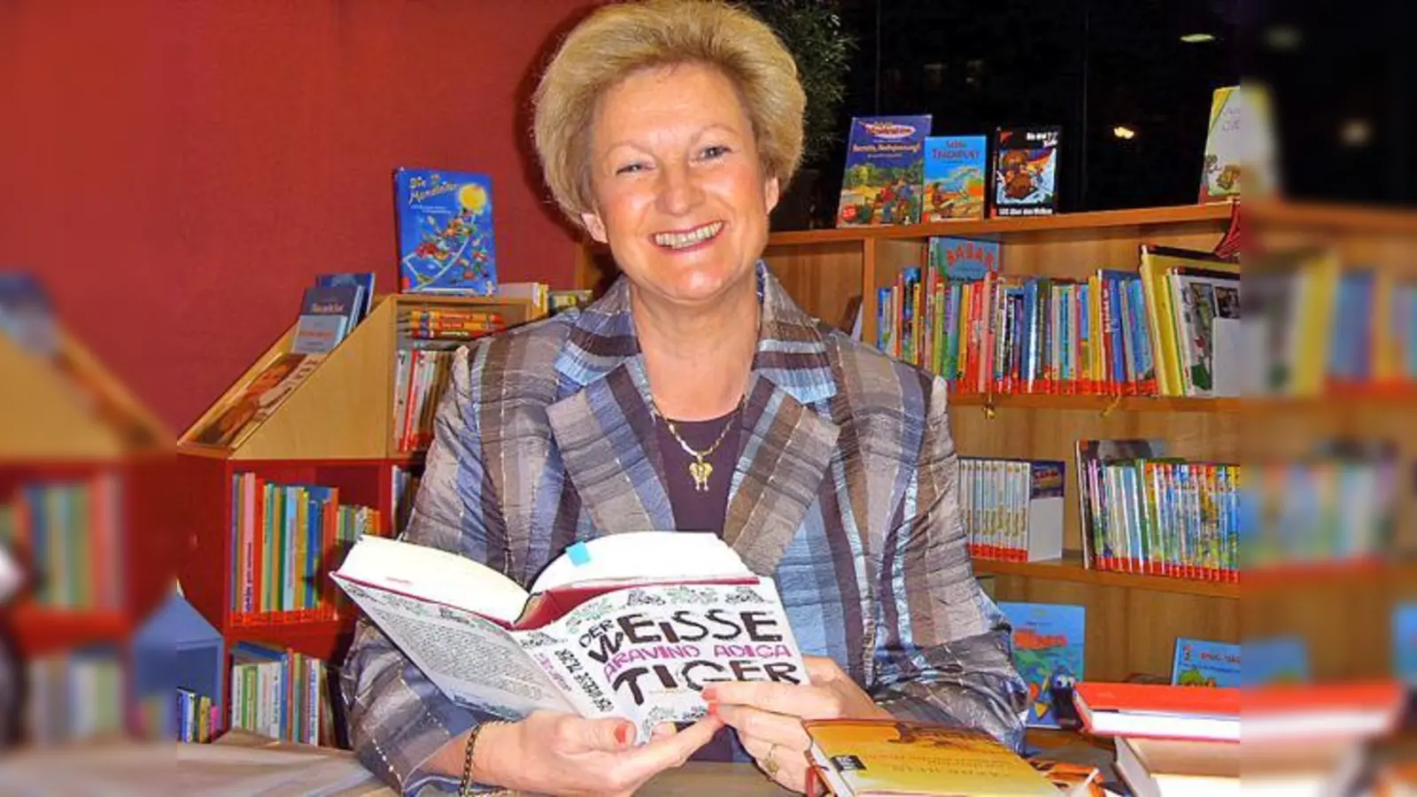Ulrike Wolz weiß, mit welchen Büchern man die herbstliche Zeit am Besten verbringt.	 (Foto: VA)