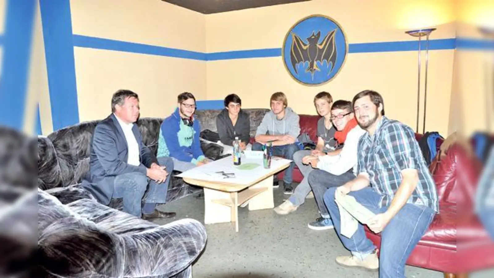 Gesprächsrunde zum Thema »Partys in Zorneding« mit Bürgermeister Piet Mayr (l.) und Jugendpfleger Florian Hoffmann (r.).	 (Foto: sf)