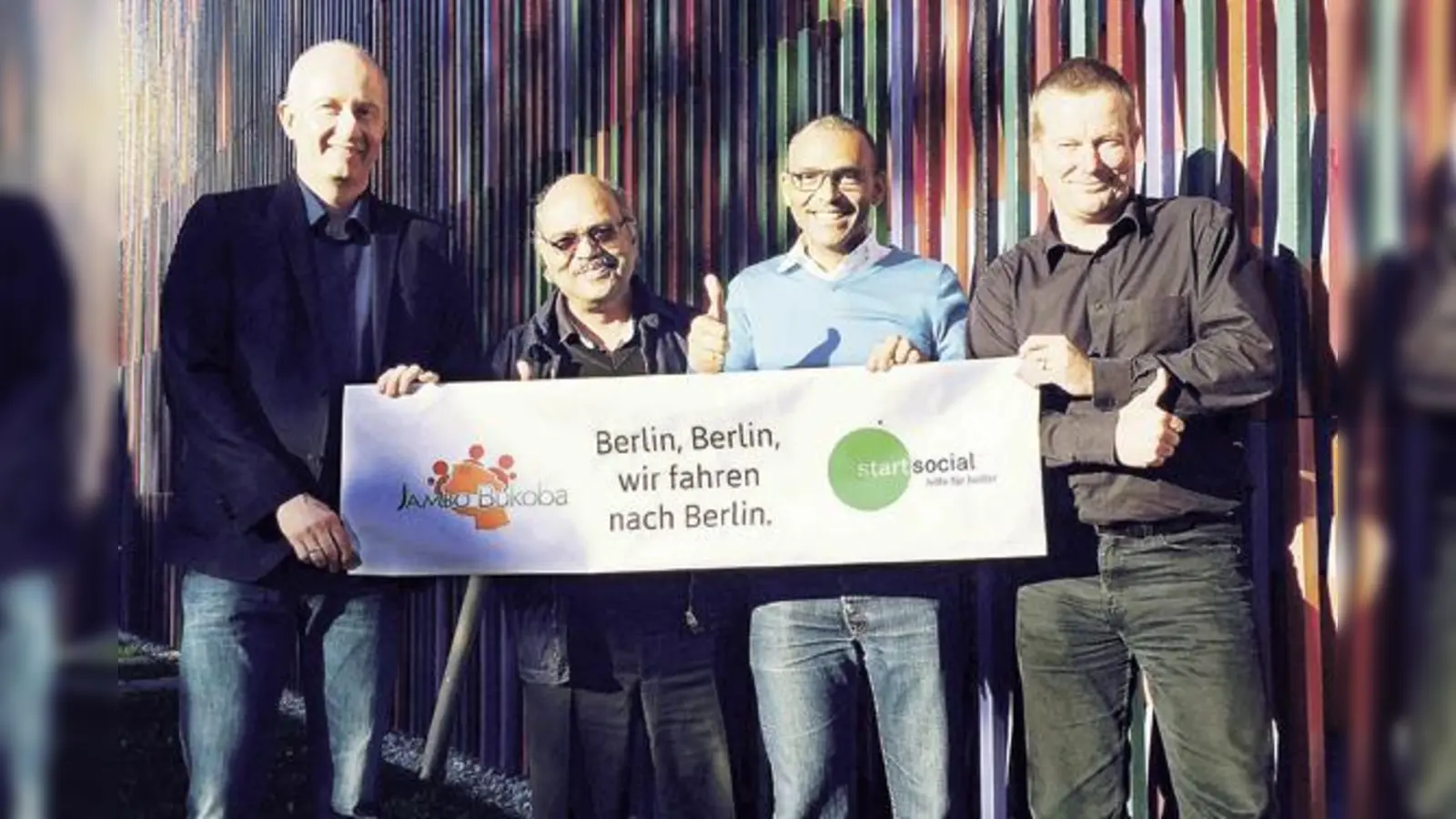 Wir fahren nach Berlin! Trainer und Business Coach Claus-Georg Schilling, Harish Saxena und Vorstand Clemens Mulokozi von Jambo Bukoba sowie Dr. Martin Emele, Geschäftsführer ProSiebenSat.1 Produktion GmbH (von links).	 (Foto: Verein)