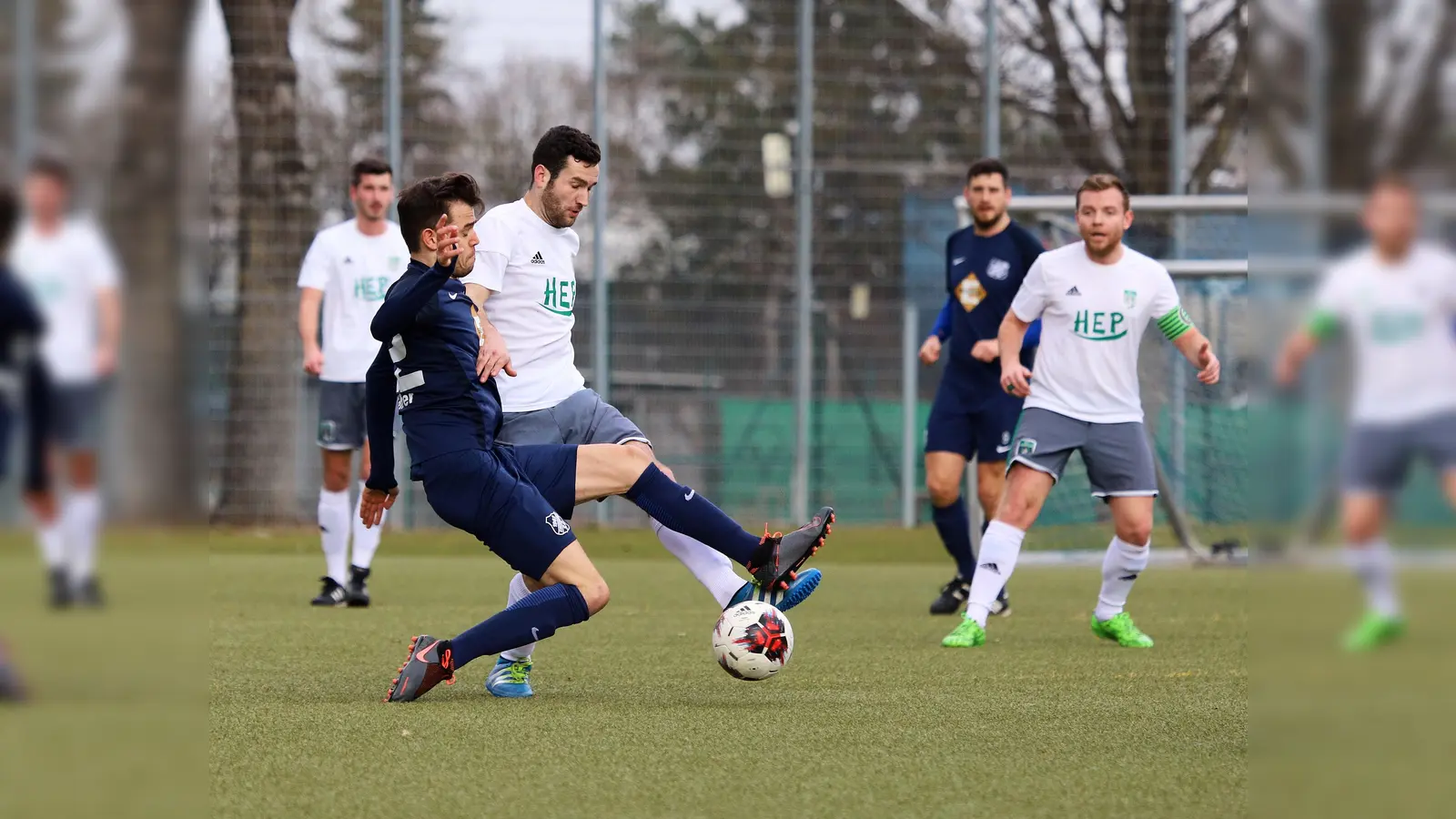 Nach monatelanger Corona-Zwangspause soll im bayerischen Amateurfußball am 19. September wieder angepfiffen werden. (Foto: Christian Riedel / fotografie-riedel.net)