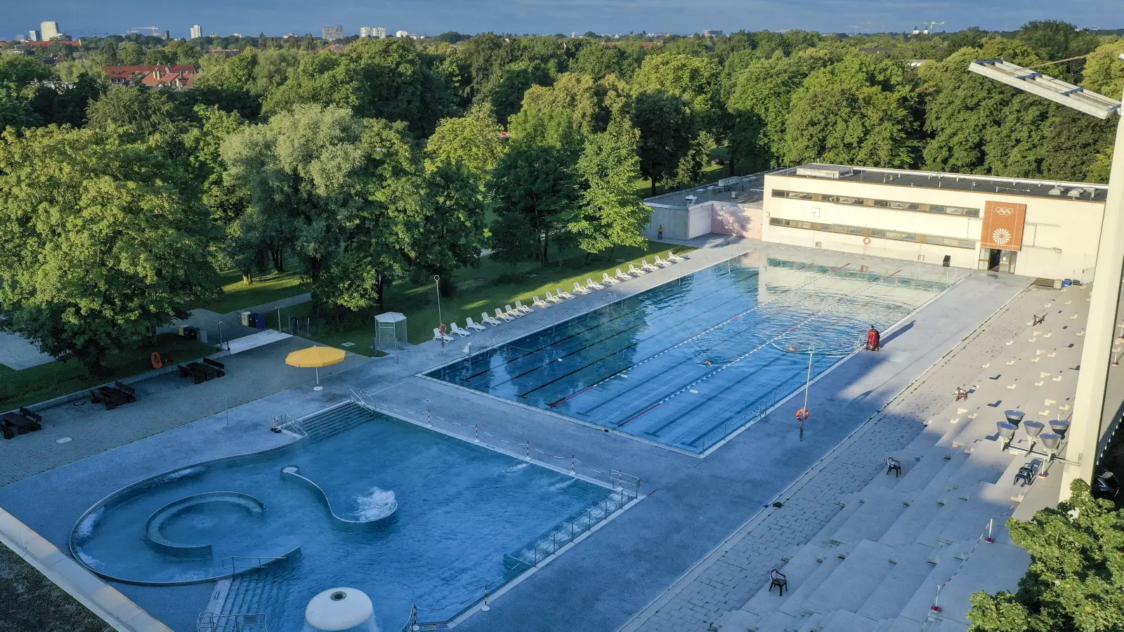 Das Dantebad verfügt über ein Freibad wie auch ein beheiztes Winter-Freibad.  (Foto: SWM / Andreas Leder)