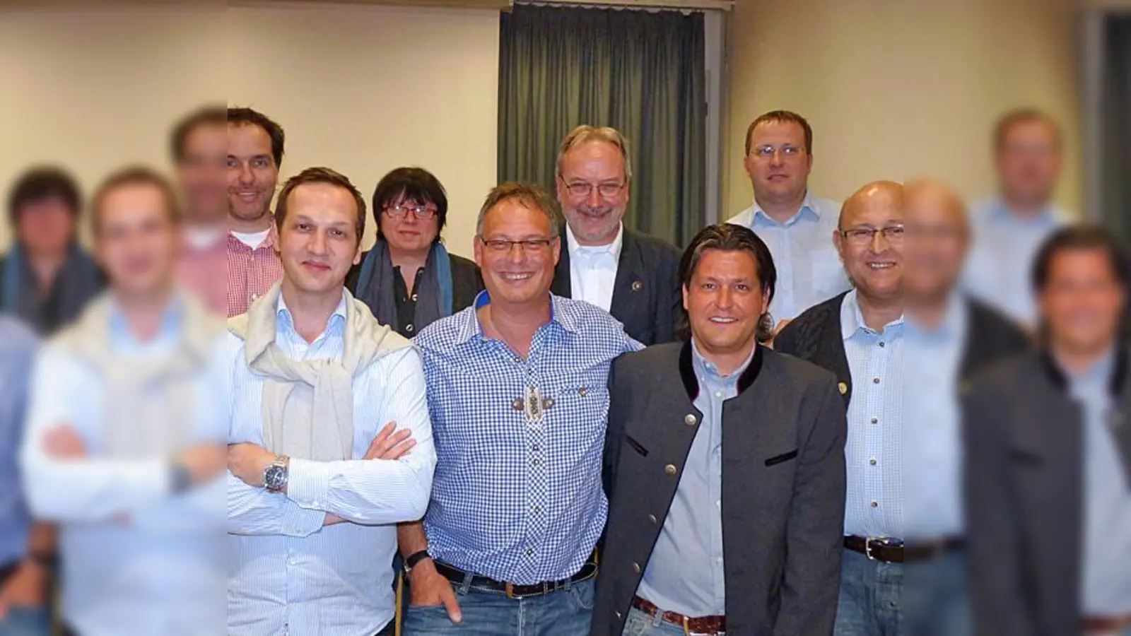 Der neue und alte Ardeo Vorstand (v.l. vorne): Pitros Giovis, Tom Albrecht, Dieter Gerlspeck, Berhand Liebold, hinten: Max Neumeier, Anna Brückner, Erwin Plaschko und Stefan Brenner.  (Foto: bb)