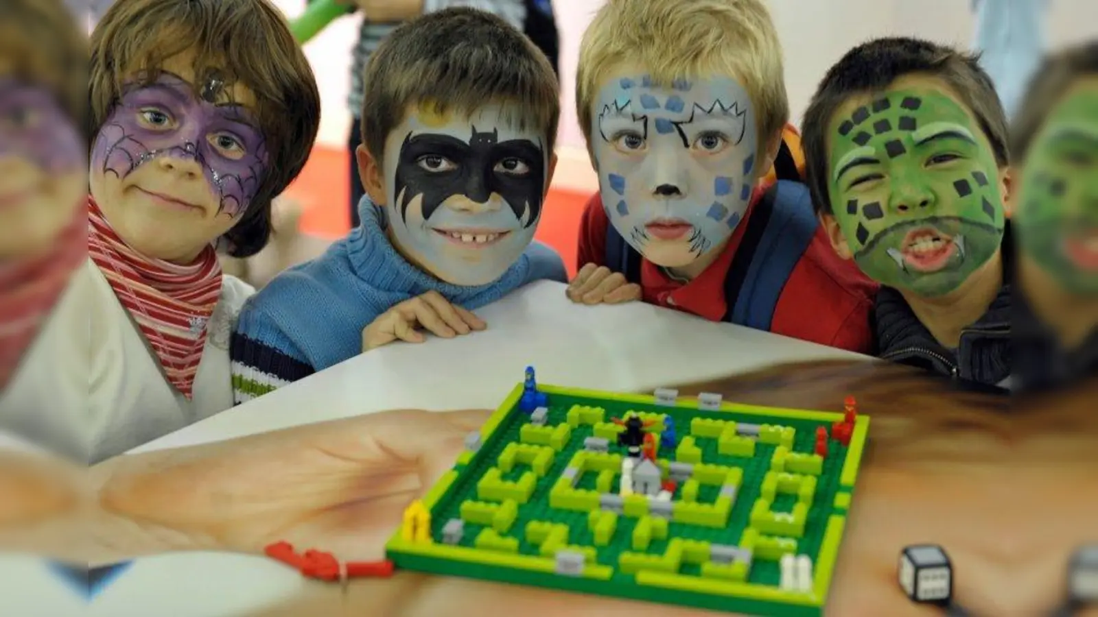 Erlebnisreich: Auf den Mitmachmessen kommen Jung und Alt auf ihre Kosten. (Foto: Spielwiesn/ Forscha)
