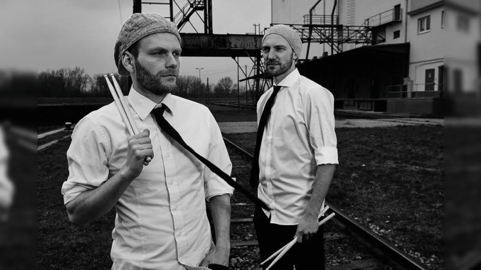 Das Duo „Double Drums” - bestehend aus den beiden Percussionisten Alexander Glöggler und Philipp Jungk  - verwandelt ein Konzert in einen Spielplatz der Musik. (Foto: Kulturreferat München)