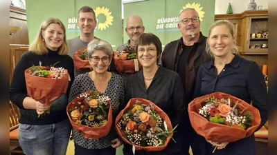 Der neugewählte Vorstand der Grünen (von links): Andrea Zöphel, Dennis Issel, Uta Hirschberg, Reinhard Lampe, Jutta Biltzinger, Tom Wacker und Bianca Elser. (Foto: red)