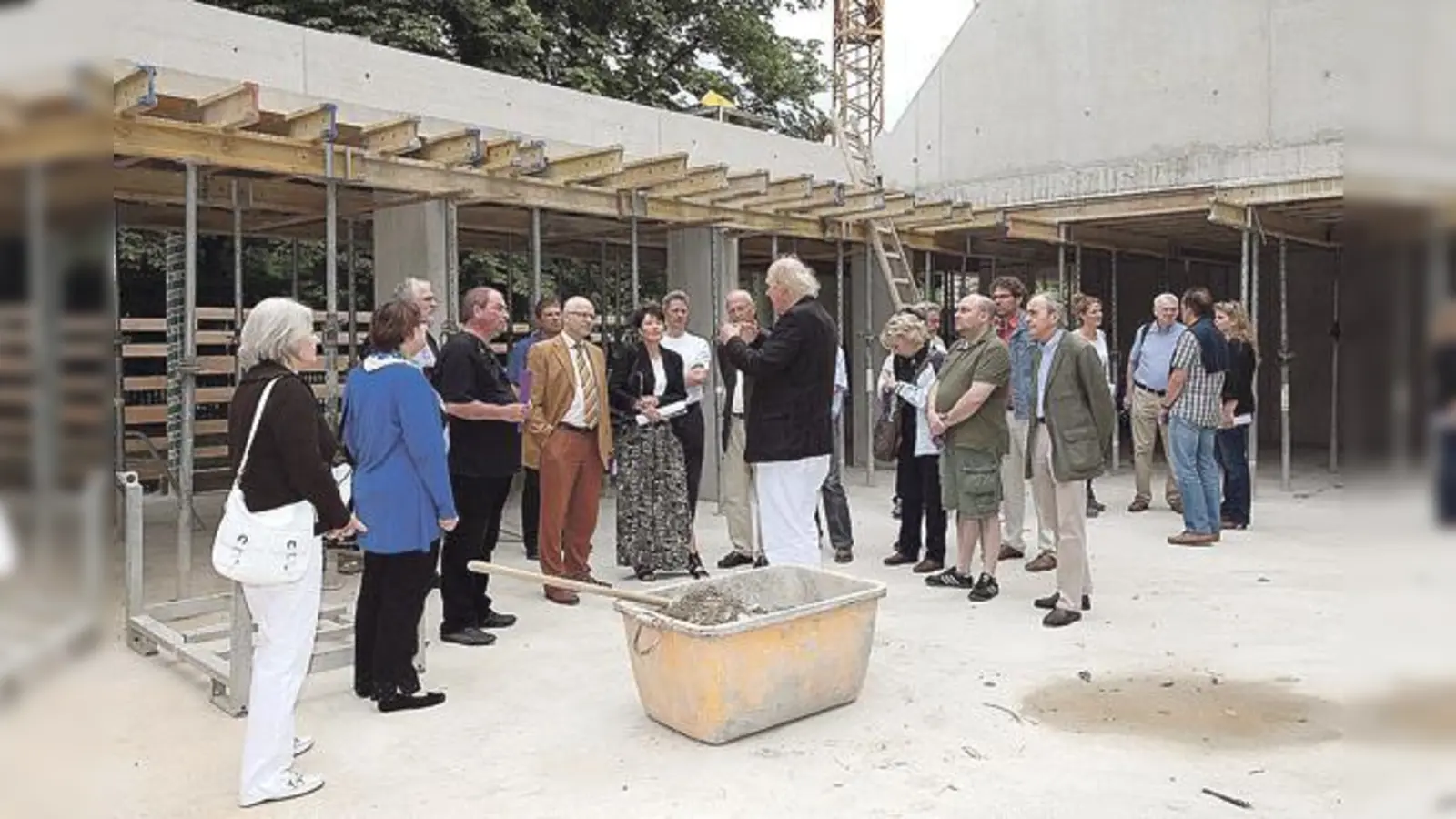 Viele Interessierte kamen zur Baubesichtigung mit Architekt Claus und Stadtdekanin Kittelberger.	 (Foto: Steuernagel-Gniffke)