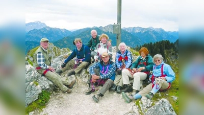 Tourengruppe der Ski- und Bergsportabteilung des TSV Eintracht Karlsfeld bezwangen das Ettaler Manndl. (Foto: pi)