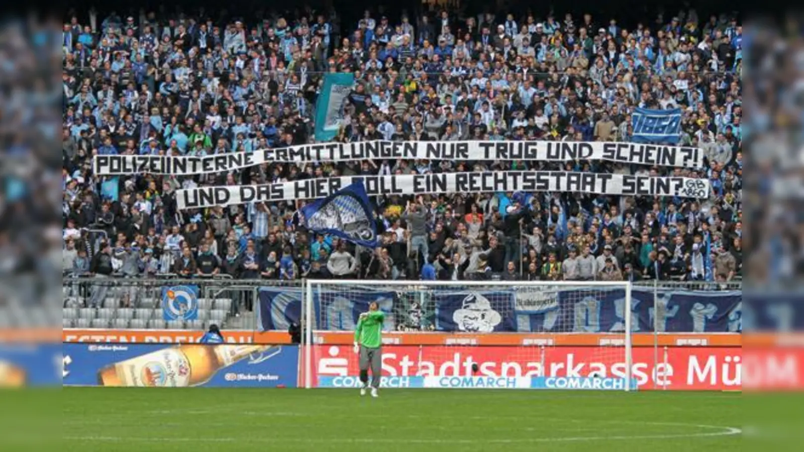 Fanprotest gegen vermutete Polizeiwillkür.  (Foto: A. Wild)