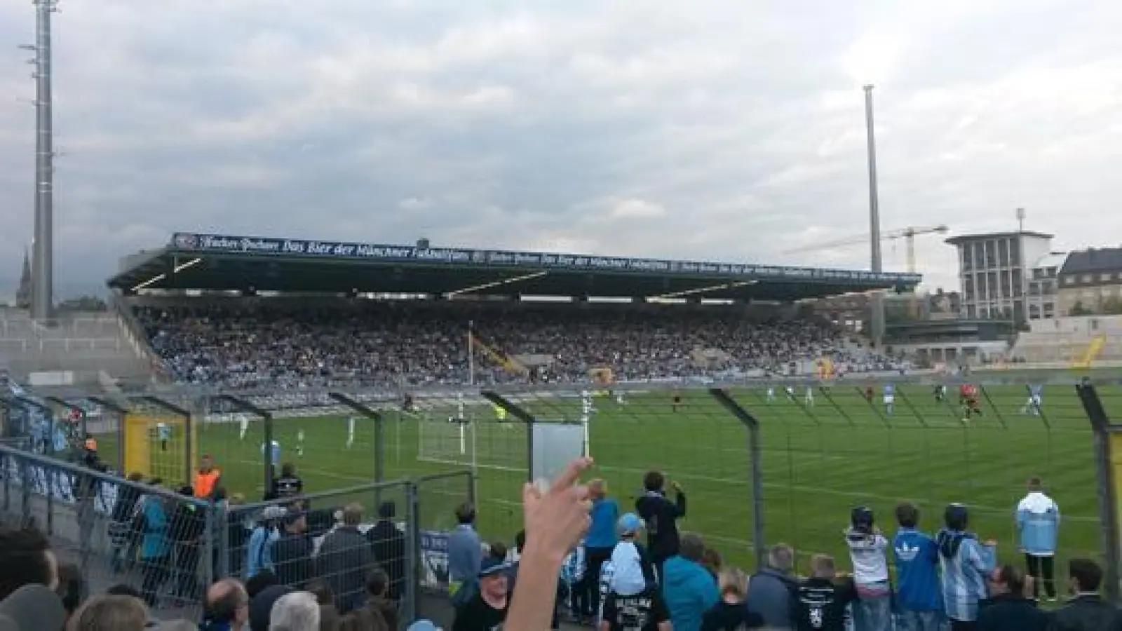 Was ist möglich, was ist vertretbar hinsichtlich eines Ausbaus des Grünwalder Stadions? Das soll jetzt eine Machbarkeitsstudie aufzeigen.  (Foto: Stefan Dohl)