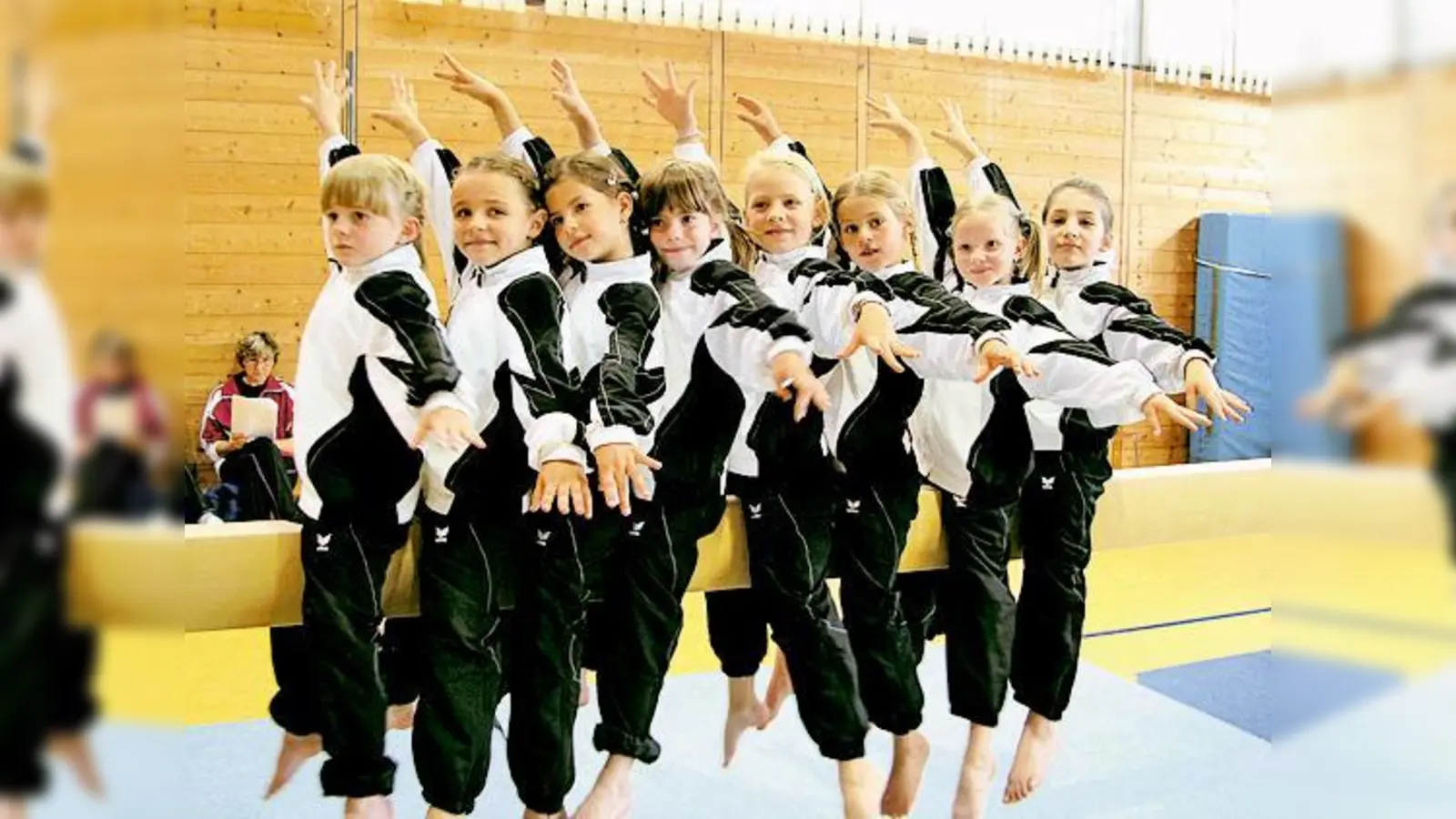 Kleine Turnerinnen ganz groß: Die AK8 aus Unterföhring war in Jetzendorf erfolgreich. (Foto: Verein)