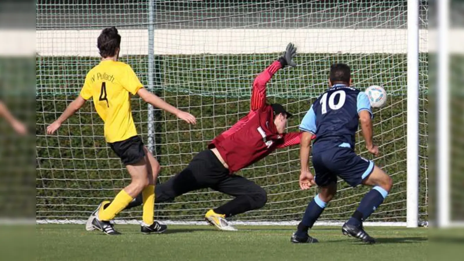 Vollstreckt zum 1:0: Löwen-Torjäger Andreas Karg.  (Foto: A. Wild)